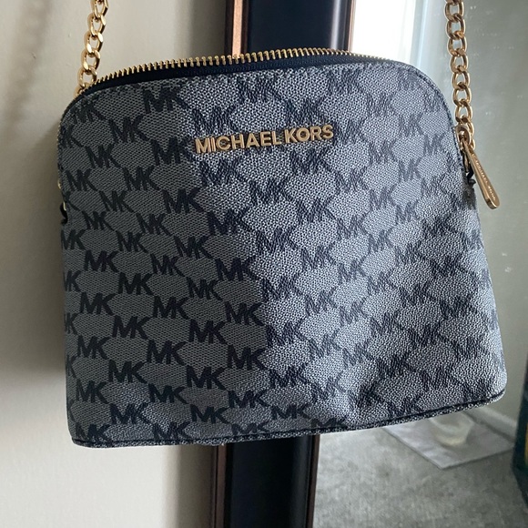 SOLD Michael Kors Crossbody - Picture 1 of 6